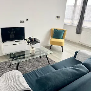  Apartment Modern Two Bedroom With Super Fast Wifi