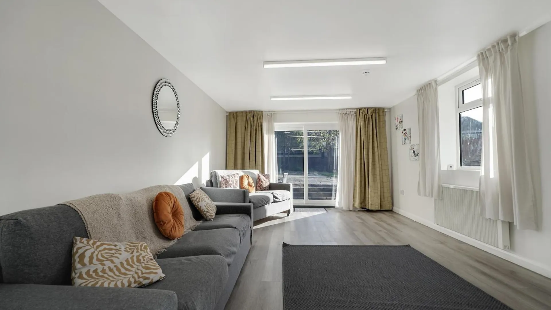 Place To Stay In Longbridge Barking