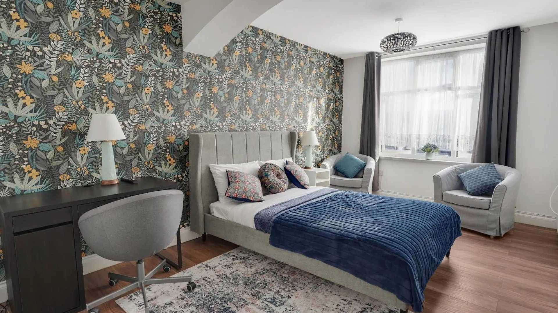Place To Stay In Longbridge Barking